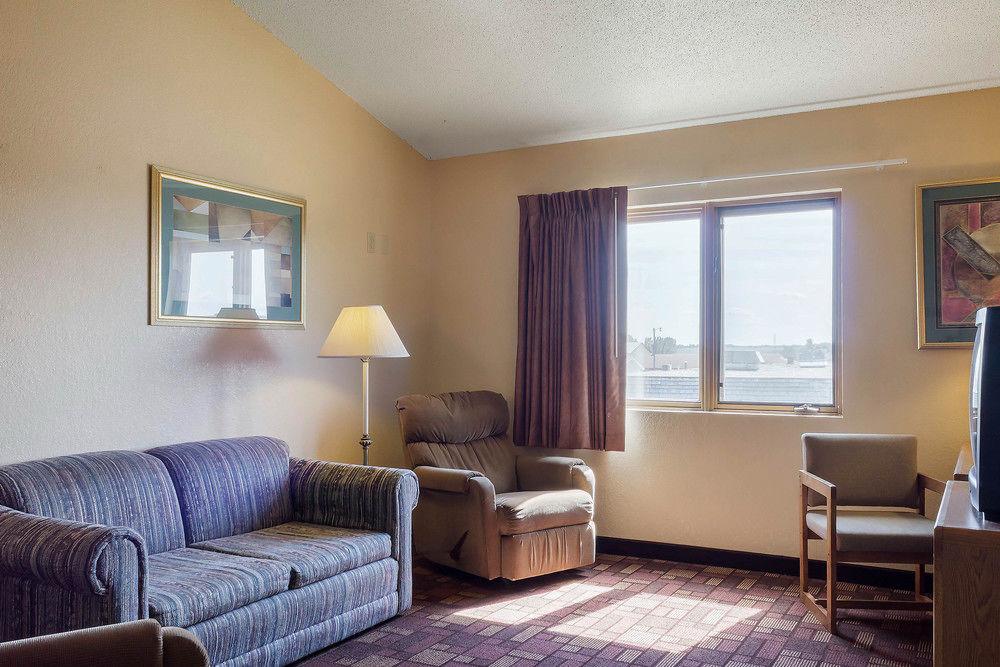 Econo Lodge Вотертаун Екстер'єр фото