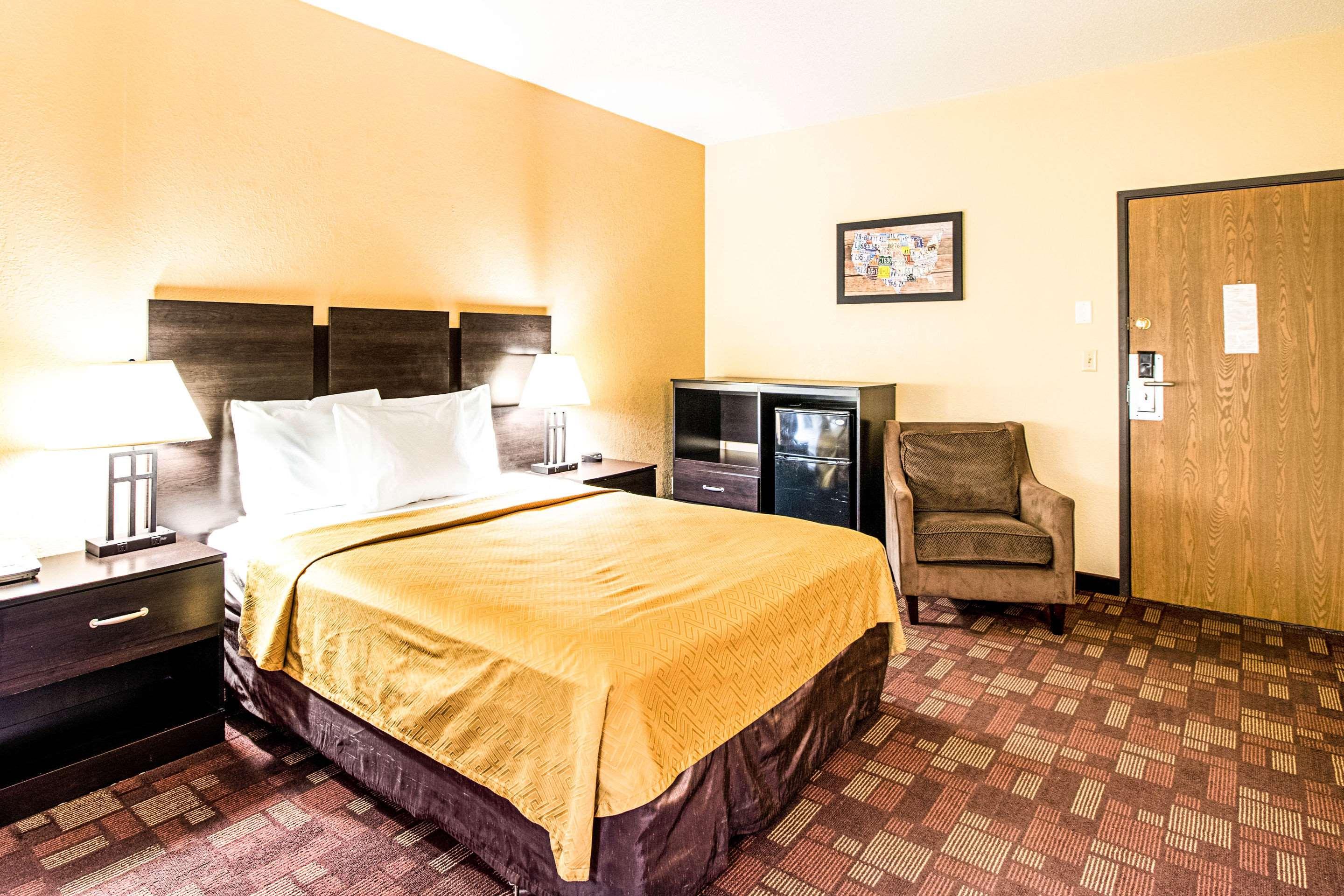 Econo Lodge Вотертаун Екстер'єр фото