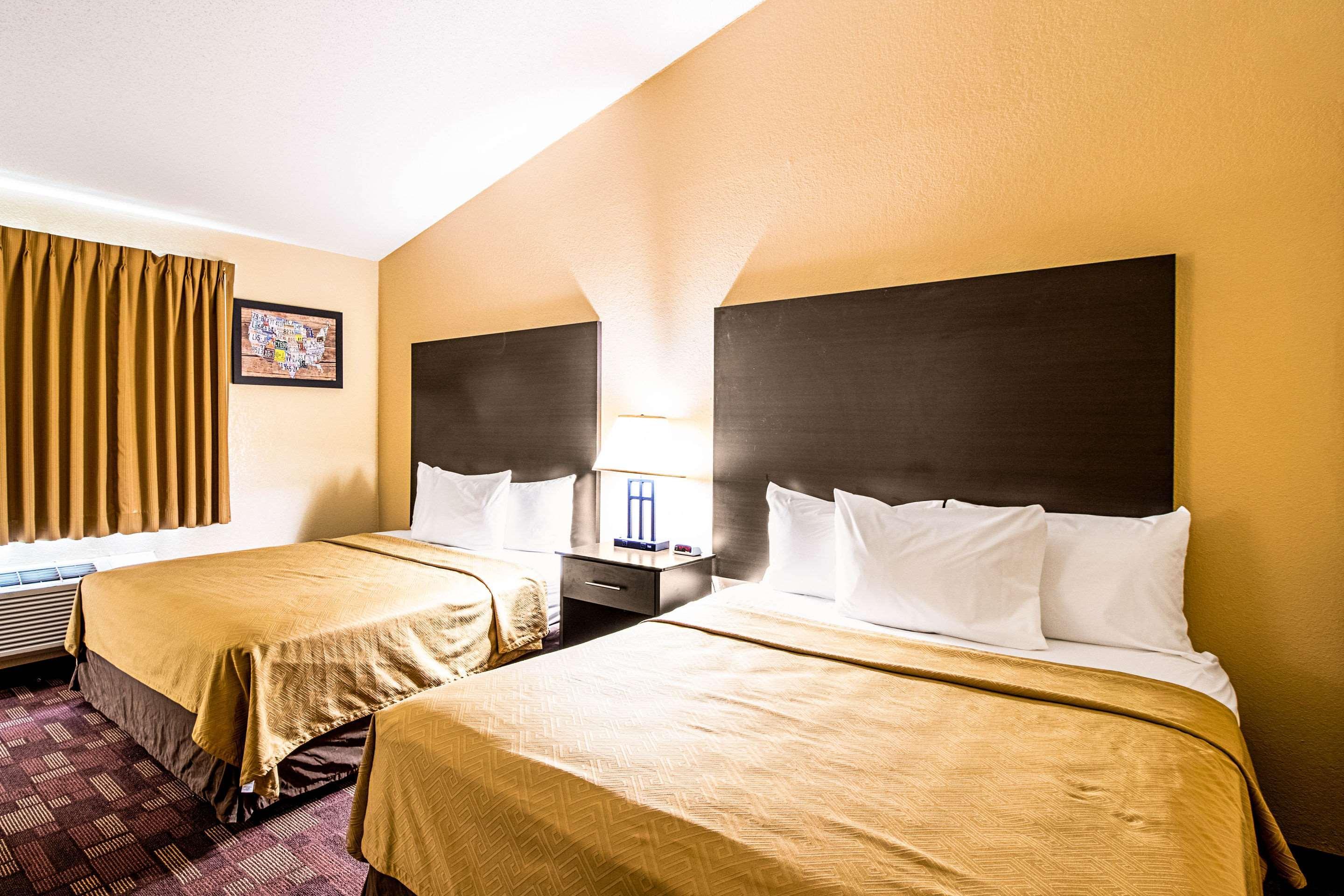Econo Lodge Вотертаун Екстер'єр фото