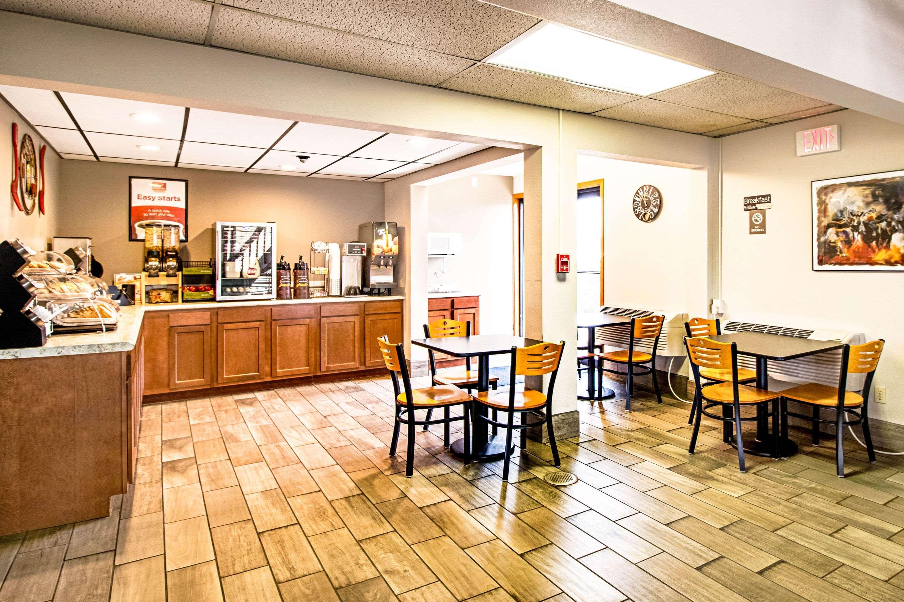 Econo Lodge Вотертаун Екстер'єр фото