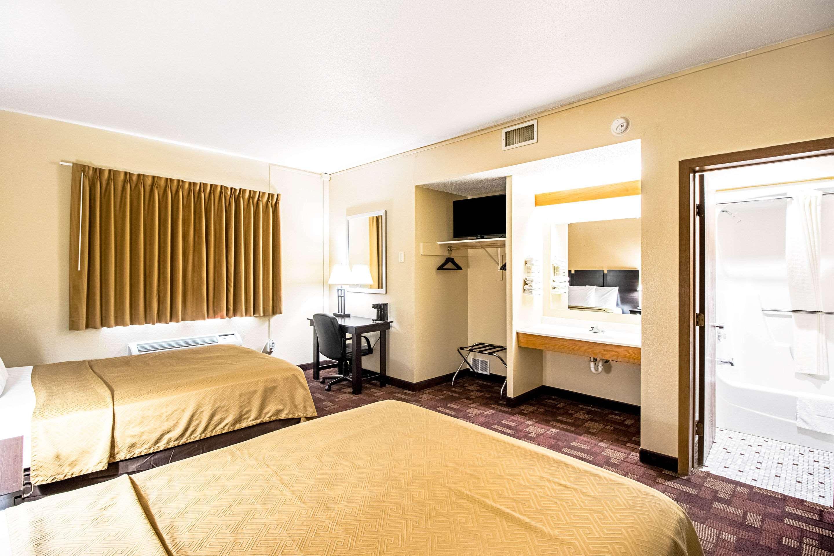 Econo Lodge Вотертаун Екстер'єр фото