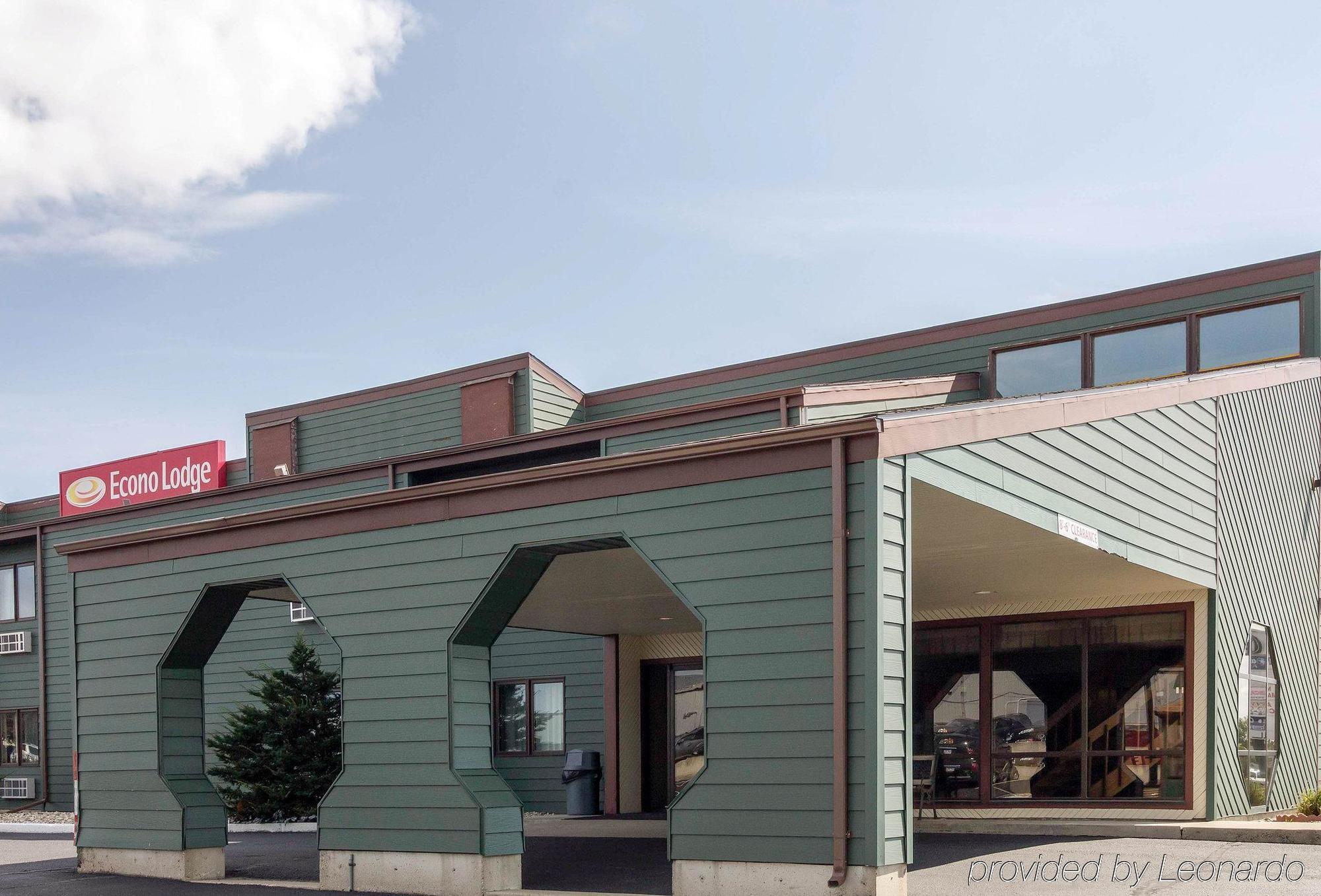 Econo Lodge Вотертаун Екстер'єр фото