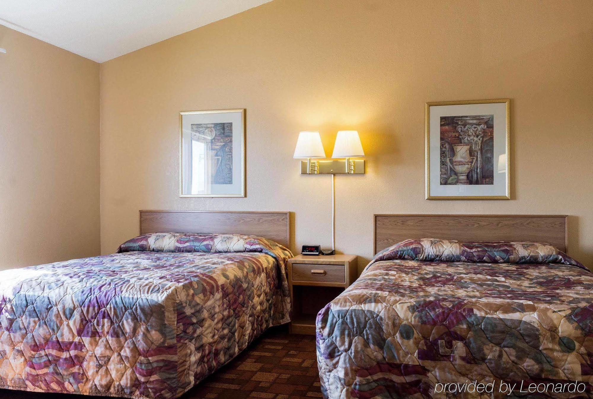 Econo Lodge Вотертаун Екстер'єр фото