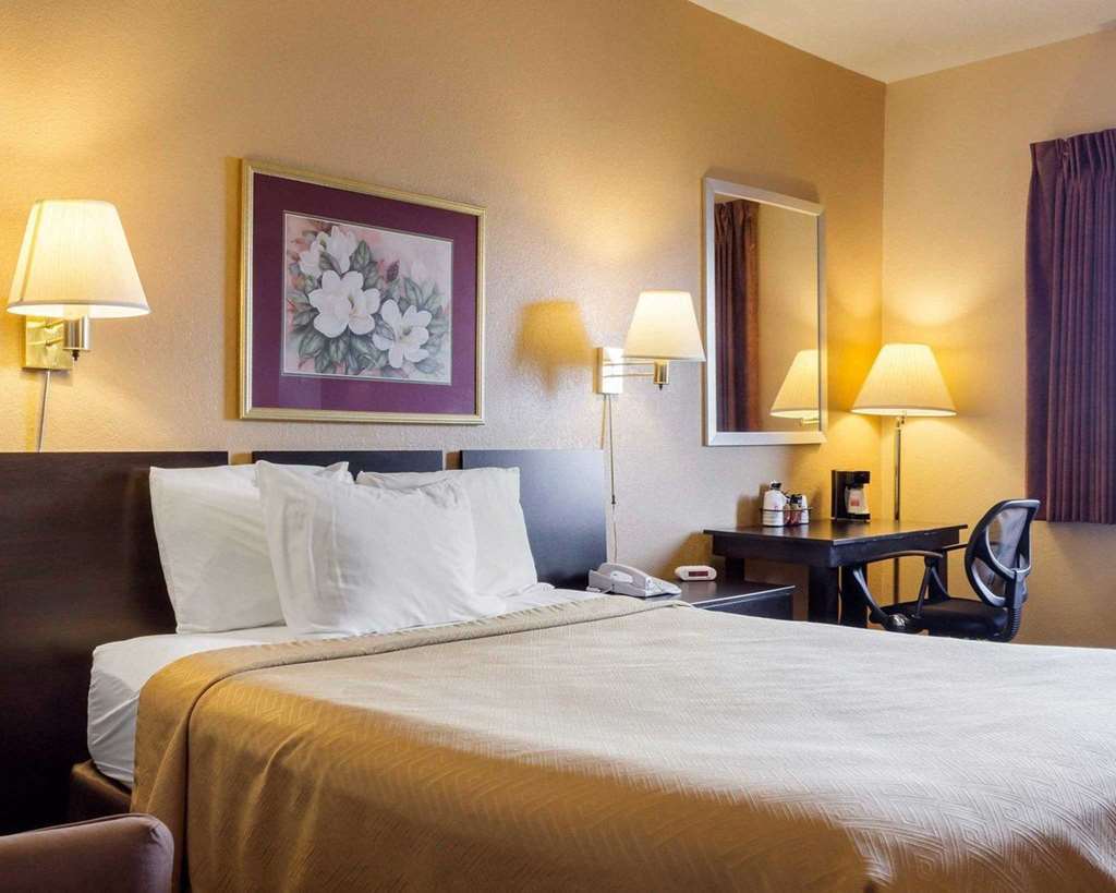 Econo Lodge Вотертаун Номер фото