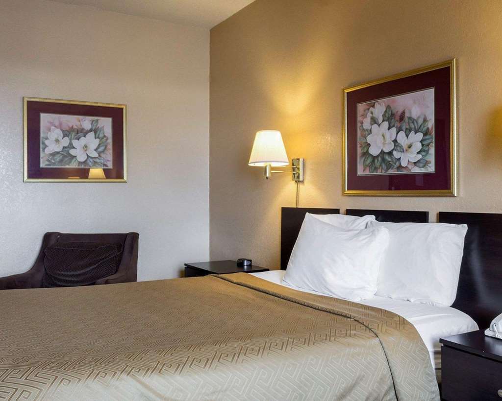 Econo Lodge Вотертаун Номер фото