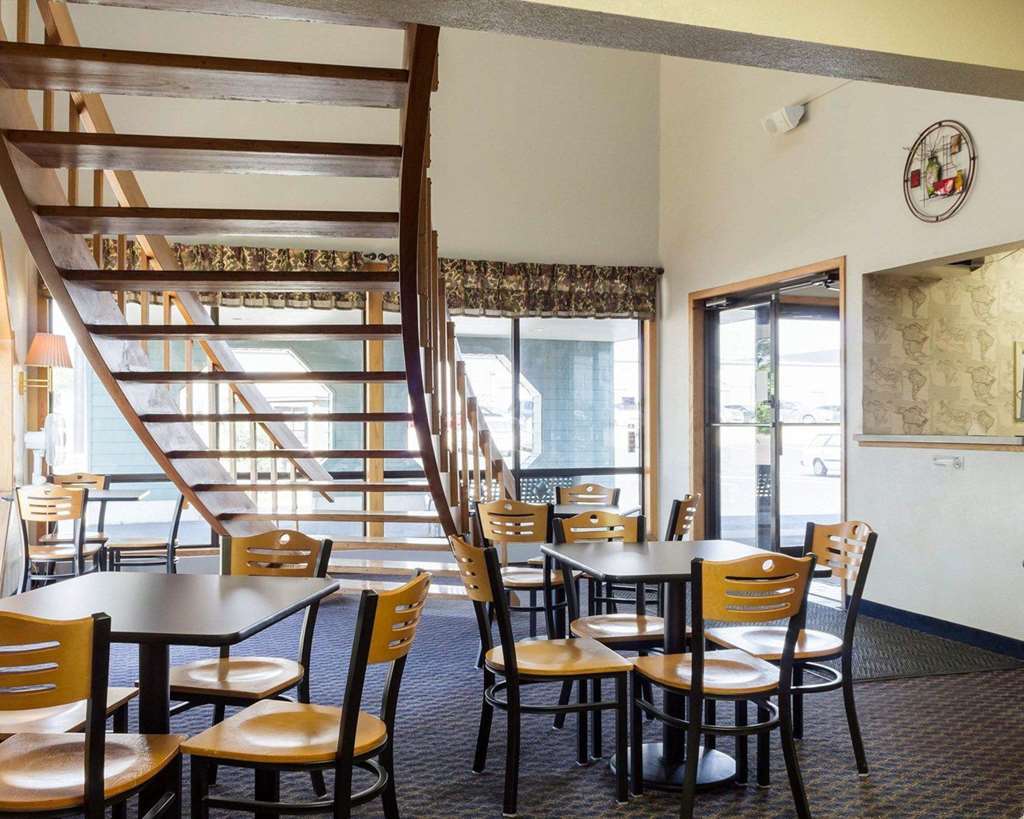 Econo Lodge Вотертаун Ресторан фото
