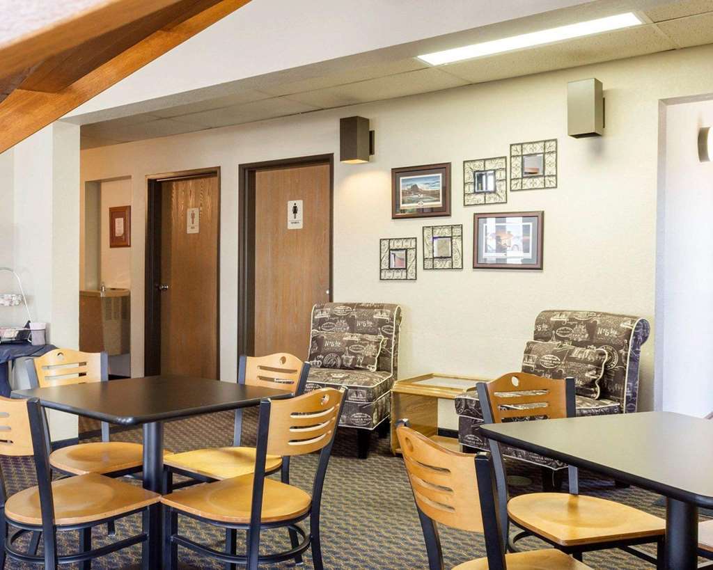 Econo Lodge Вотертаун Ресторан фото